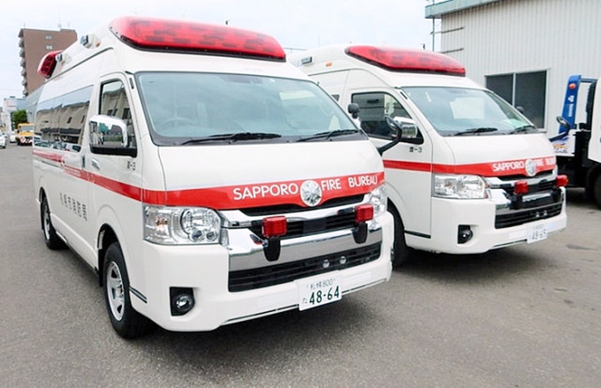 93岁伯伯岩桥义正先后向北海道当局捐出7部救护车。网上图片