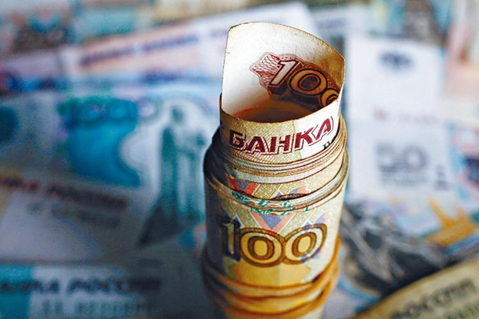 受俄烏局勢惡化影響，俄羅斯盧布兌美元急挫。