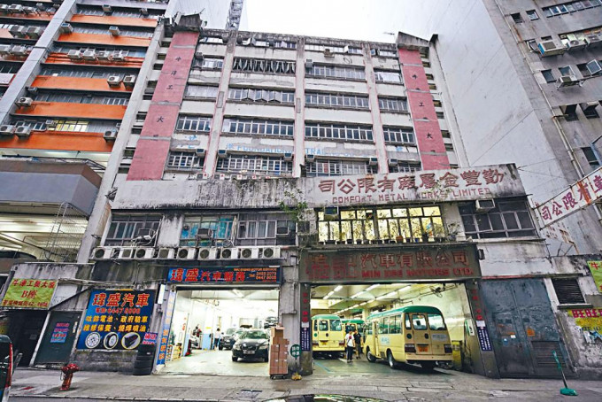 邓成波家族3300万沽荃湾全层工厦，持货4年平手离场。