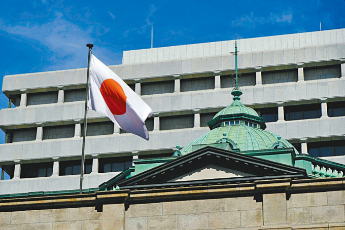 日本央行坚持宽松货币政策。