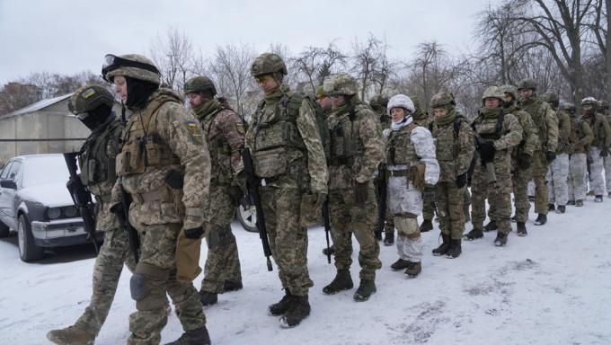 由于担心俄罗斯入侵，乌克兰军队正训练民兵戒备。AP图片