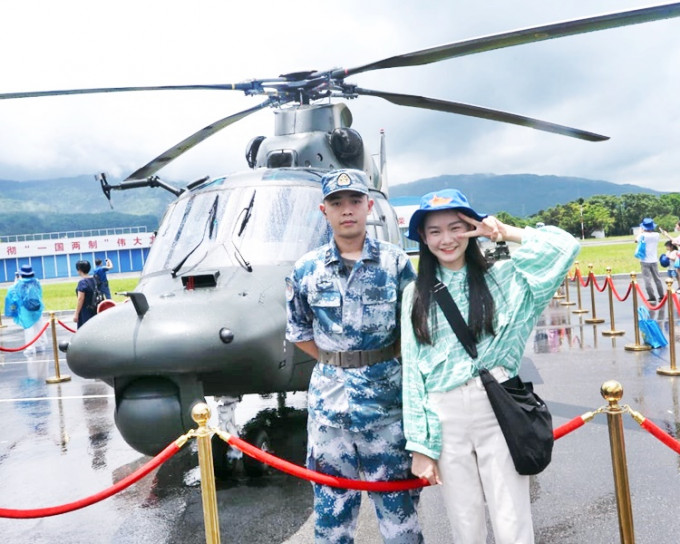 場內展示的軍用直升機、偵察車及軍用電單車等大受入場人士歡迎。