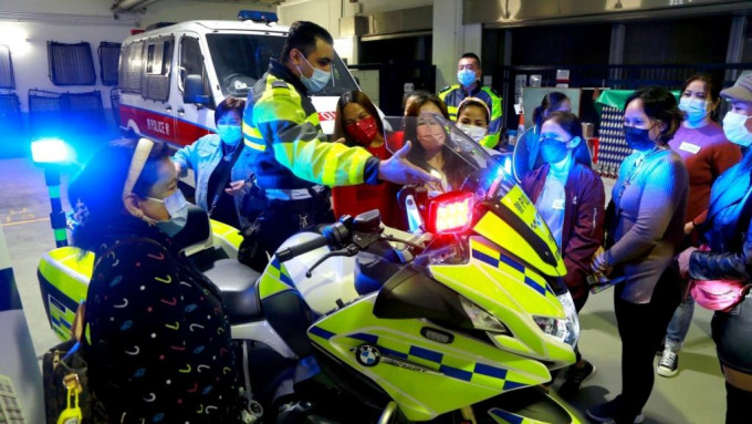 警方邀请香港雇佣公会代表及逾50名外佣参观。警方FB图片