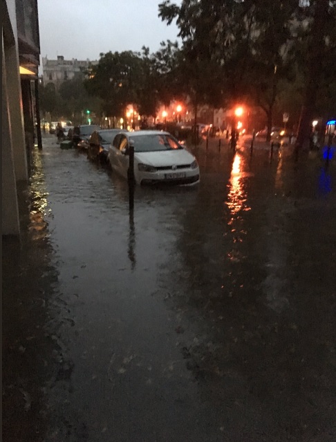 巴黎多处水浸。网上图片