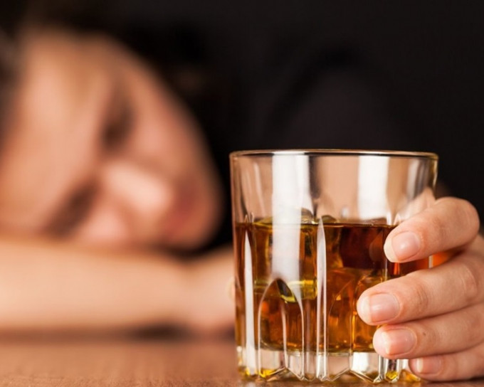 印度多人飲假酒中毒致死。示意圖