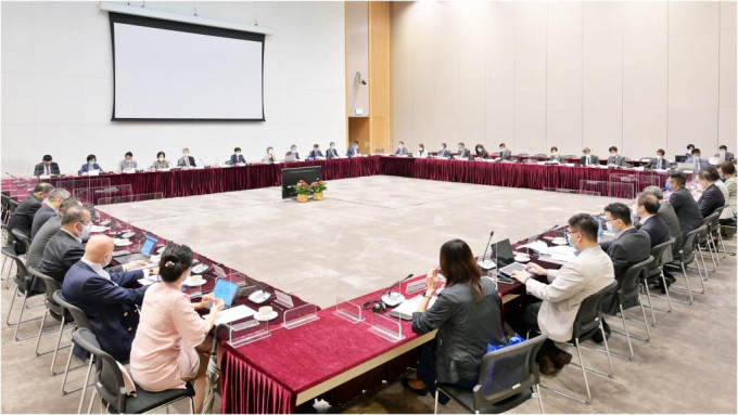 林鄭月娥上午主持第2屆人力資源規劃委員會第7次會議。