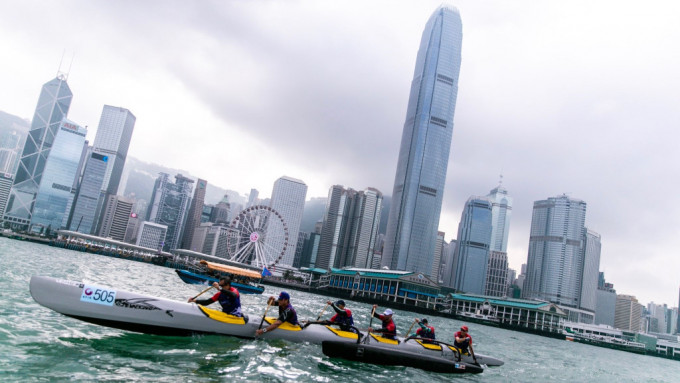 「宝马悬浮独木舟香港环岛大赛」于本月28日举行。香港游艇会图片