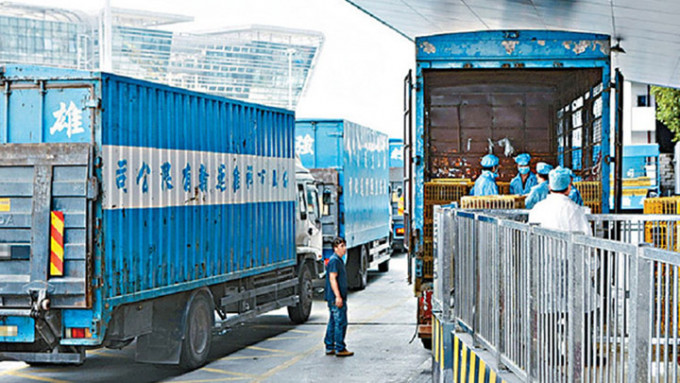 運房局指已向內地反映香港跨境貨車司機困境。資料圖片
