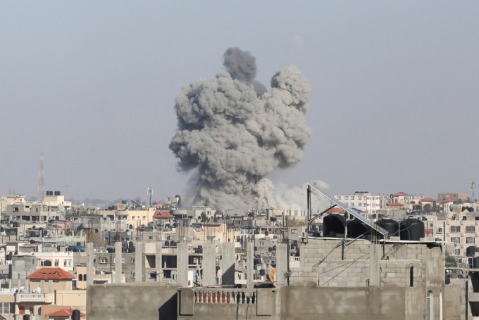 以色列军队密集轰炸加沙南部拉法市。路透社