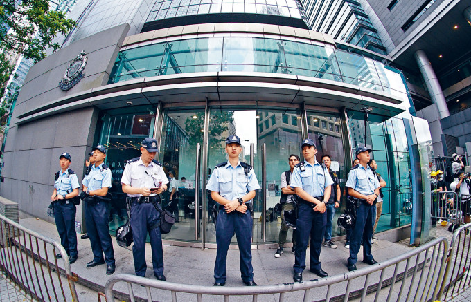 ■專責止暴制亂的香港警隊，欠缺多達約四千人手填補空缺。