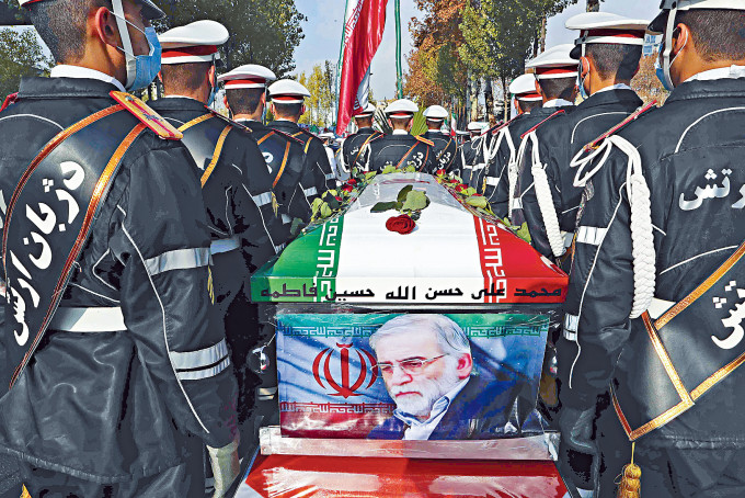 伊朗周一在首都德黑蘭為法赫里扎德舉殯，其棺木上蓋有伊朗國旗。