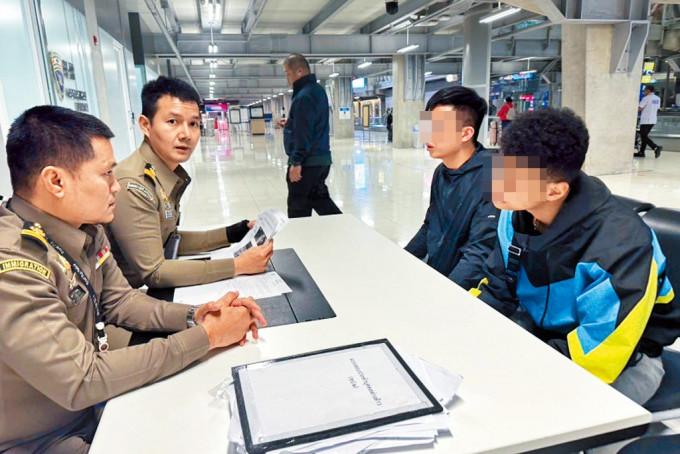 案中兩名疑犯於泰國曼谷機場入境時落網。