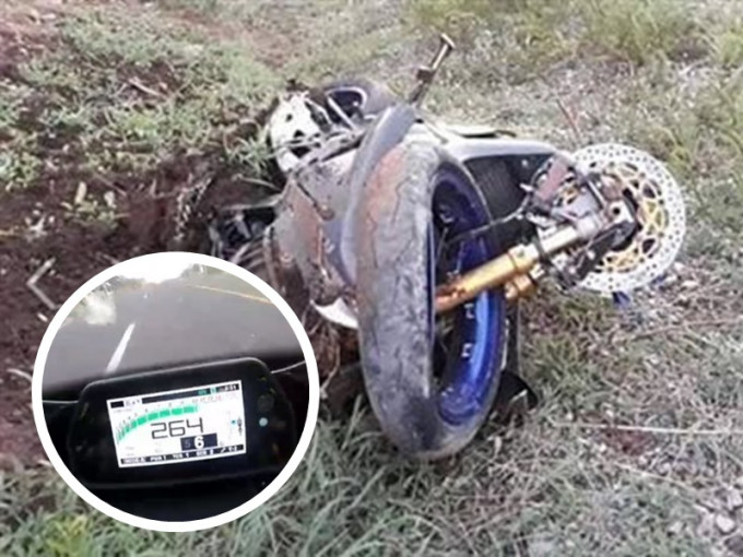 一名24岁电单车手加速至264公里，失控撞上灯柱，当场身亡。รวมข่าว ศูนย์รับแจ้งเหตุฉุกเฉิน ๑๙๑ เพชรบูรณ์FB图片