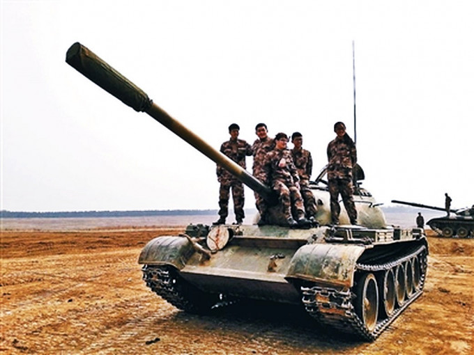 北京理工大学装甲车辆工程系,为全国唯一学习驾驶坦克修学分的课程。网图