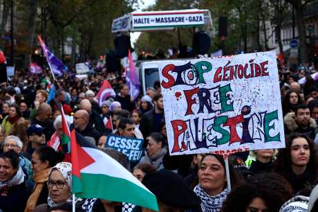 法国巴黎周六有民众游行示威，声援加沙巴勒斯坦人。 美联社