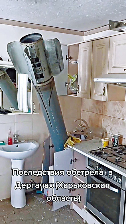 俄导弹插穿哈尔科夫近郊一座民房的屋顶，留在厨房未爆。