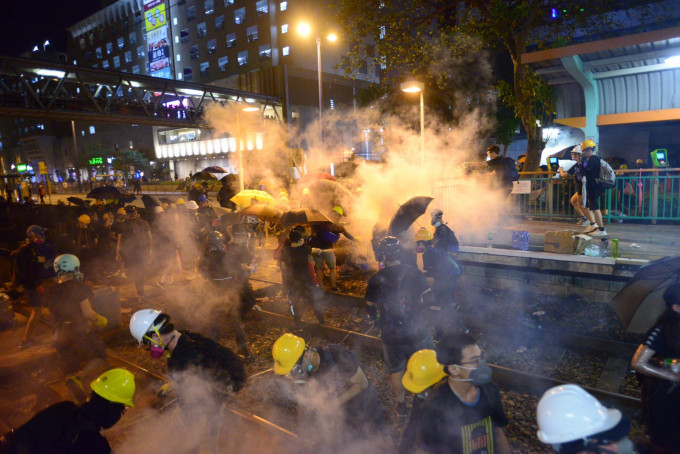 林鄭指中央對港府與警隊仍抱有信心，相信他們可應對目前危機。