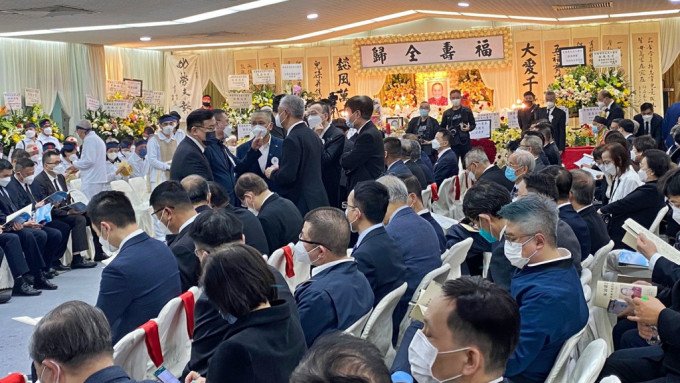 林樹哲之母林蘇秀蓮老太夫人昨天下午在香港殯儀館設靈祭奠，近千各界人士和閩籍鄉親參加。