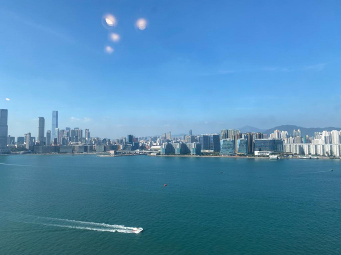 單位坐擁維港海景,可望及對岸九龍市景。