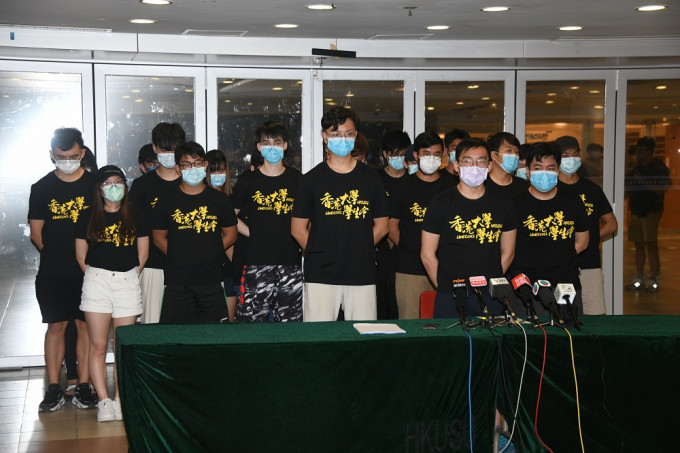 港大學生會評議會發聲明悼念暴恐份子梁健輝的事件繼續發酵。
