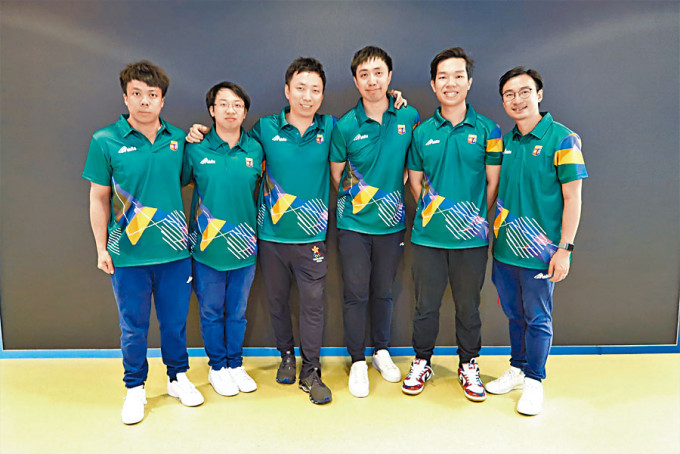 香港保龄男队成员（左起）雷前鸿、黄钧源、胡兆康、麦卓贤、郭颖扬及曾德轩准备充足迎战亚锦赛。