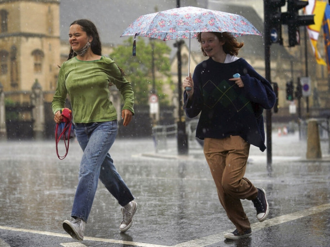 气象部门向伦敦及周边地区发出黄色雷暴警告。AP相片