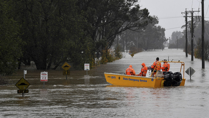 澳洲雪梨暴雨持续，当局下令逾3万居民撤离避洪水。AP图片