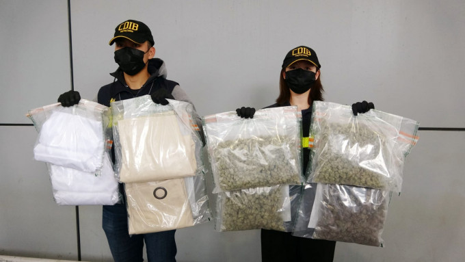 海关检获41万元大麻花邮包。