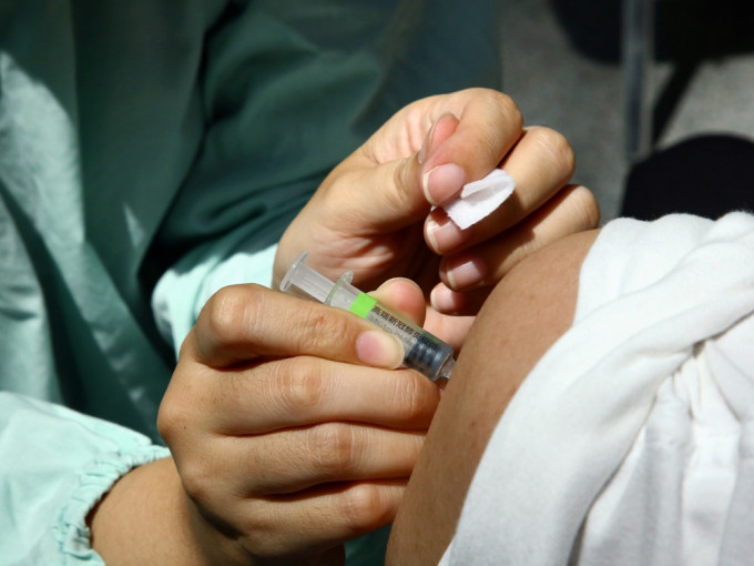 新北市一男子接种高端疫苗后4天不治。路透社资料图片，非涉事人