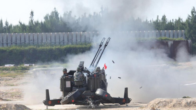  福建省军区在闽南某海域组织防空实弹射击。