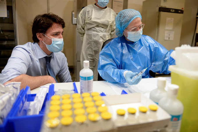 加拿大政府容许已经接种加拿大认可疫苗的外国旅客入境免检疫。路透社资料图片