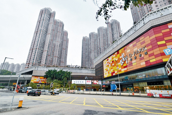 新世界将愉景新城商场连车位100%权益售予华懋集团，作价40.2亿元。