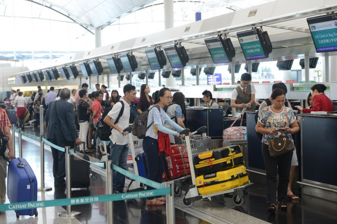 國泰航空豁免乘客更改機票費用。資料圖片
