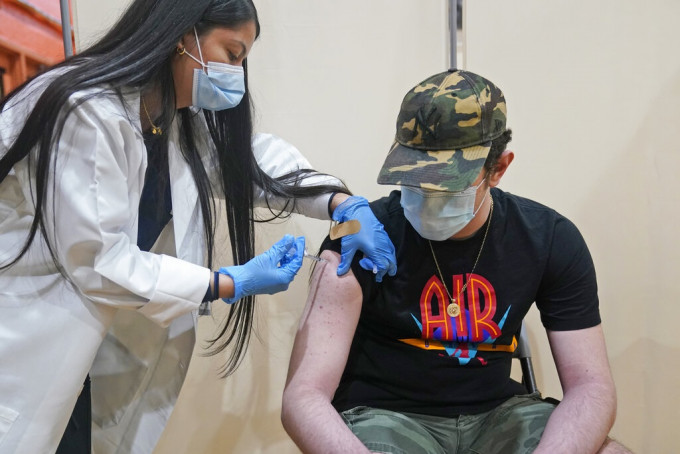 中國大使館受理非滅活疫苗接種者簽證申請。AP圖片