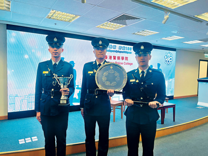 左起：獲得今屆薛富盃及銀笛獎的學警尤俊耀、獲施禮榮盾及榮譽警棍的歐陽盈政及獲榮譽警棍的伍展宏，談獲獎感受。
