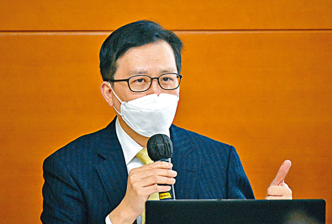 香港医院药剂师学会会长崔俊明表示，新冠口服药成效令人鼓舞。