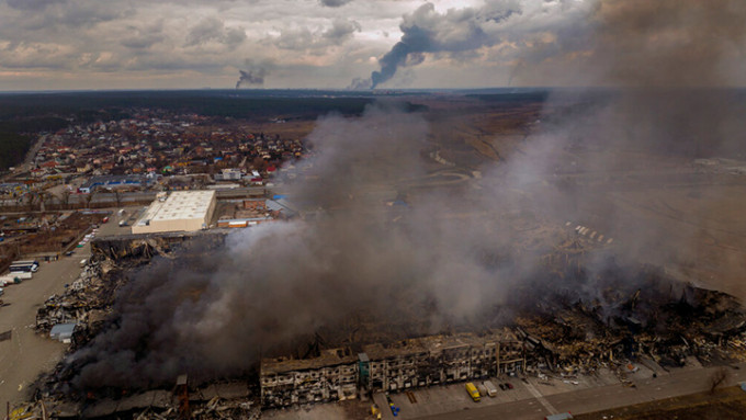基輔市郊遇襲情景。AP圖片