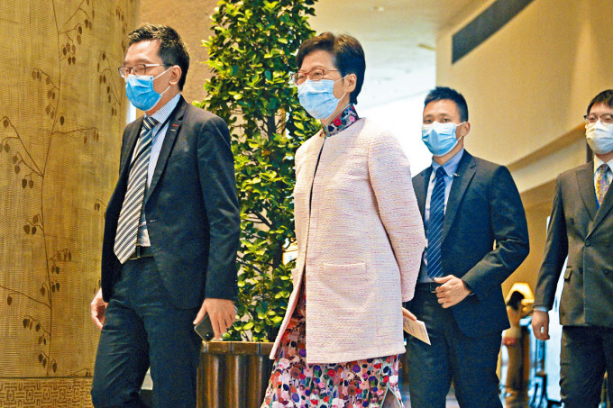 ■特首林郑月娥昨出席研讨会后表示，特区政府会做好中央要求香港的五项事。