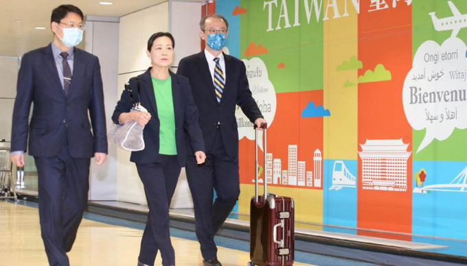 台湾驻洪都拉斯大使张俊菲今日清晨搭机抵台。（中时新闻）
