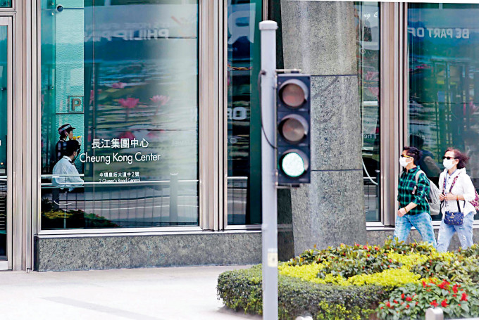 長江基建去年股東應佔溢利73.2億元。