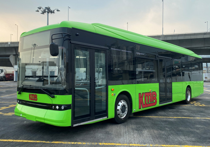 比亚迪首部纯电动单层巴士抵港。