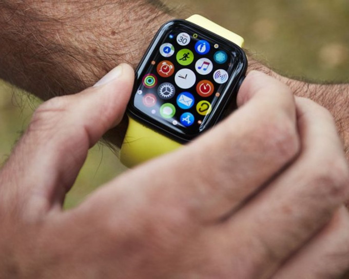 11款苹果产品包括手机部件及智能手表等。