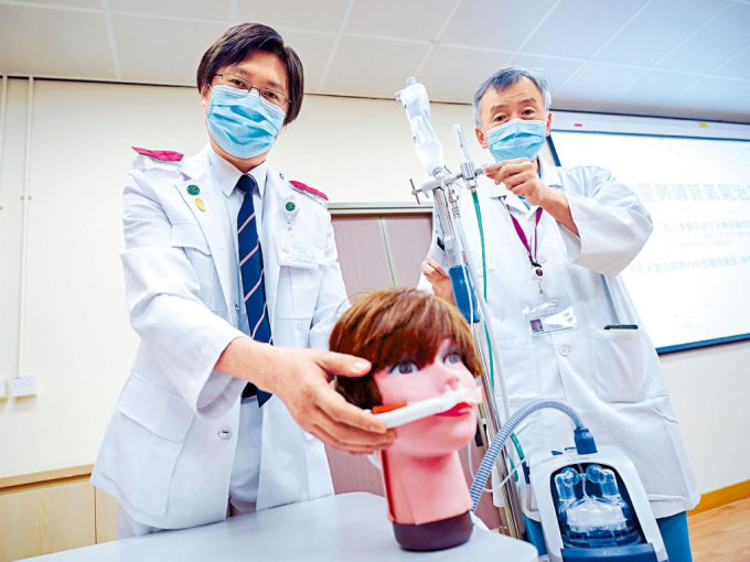 殷榮華（右）指，鼻導管治療能達致「減重症」目標。