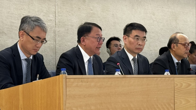 政務司司長陳國基（左二）擔任中國代表團副團長，出席聯合國人權理事會會議。