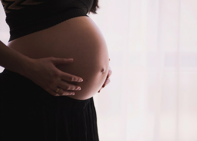夏威夷州长签署法令，容许合资格护士施行堕胎手术。Unsplash示意图