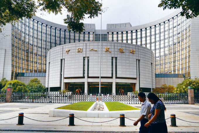 人行的寬鬆政策等因素推動信貸增幅超預期，內地4月新增人民幣貸款1.7萬億。