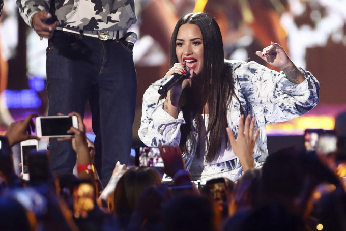 美國歌手Demi Lovato擬因吸毒過量緊急送院治療。AP
