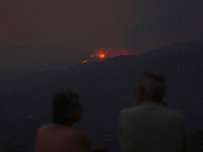 地中海岛国赛浦路斯发生有史以来最严重的山林大火。AP图片
