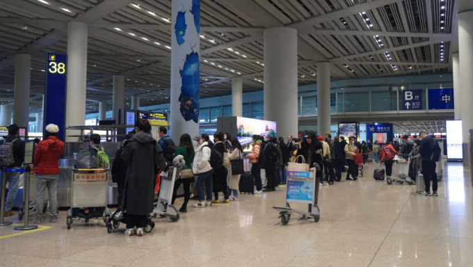 今年首季北京首都机场客流繁忙。 中通社