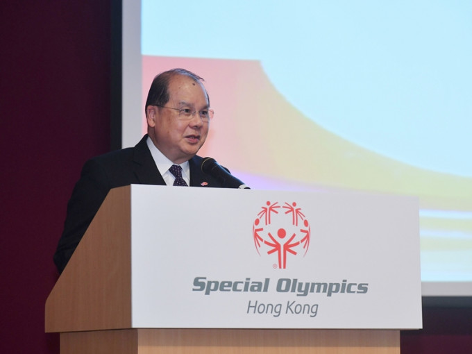 張建宗以署理行政長官身分出席「2019 特殊奧林匹克夏季世界比賽」。網圖